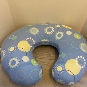 Boppy nursing‎ pillow blue circles